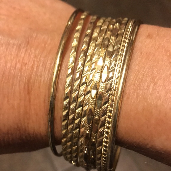 Ladies gold bangle bracelet - Picture 2 of 2